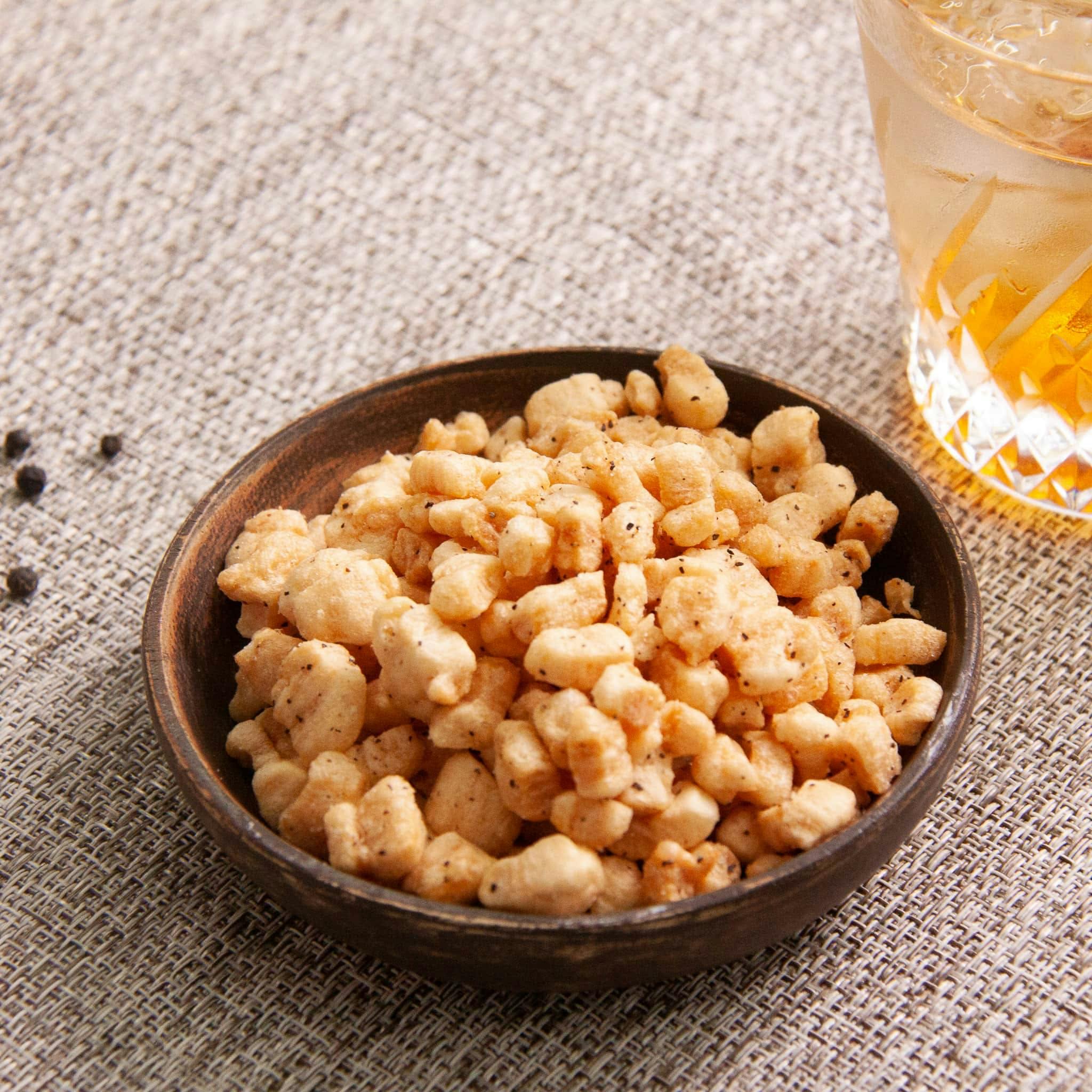 1袋でタンパク質約15g プロテインおつまみ 黒こしょう味 31gの画像