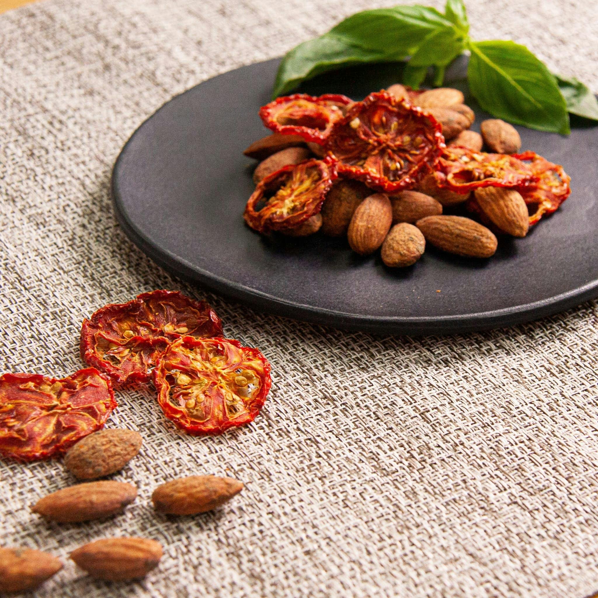 バジル香るアーモンド＆トマト 62gの画像